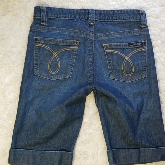 Calvin Klein Midrise Bermuda Shorts Medium Wash - Picture 3 of 7